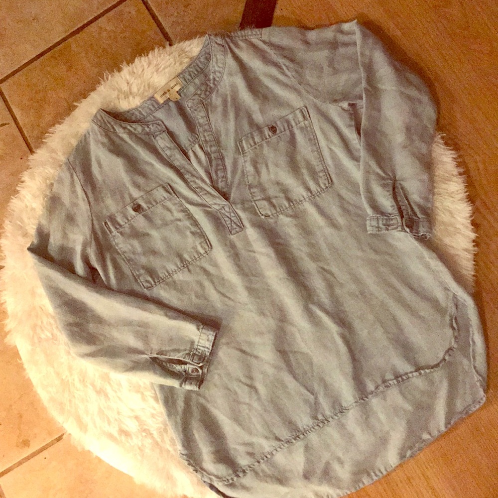 Chambray Buttondown